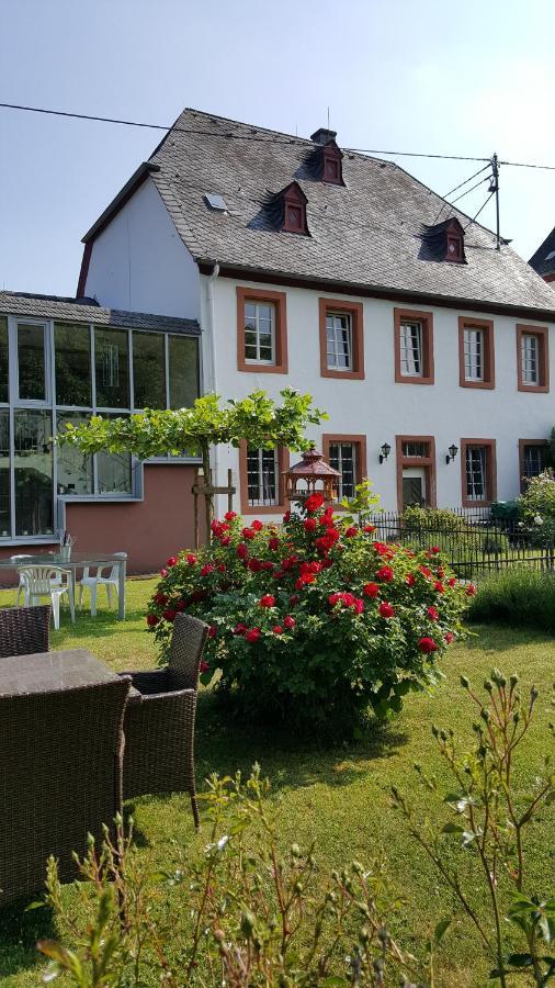 Ferienwohnung Altes Pfarrhaus Mit Flair Und Moselblick Браунеберг Екстериор снимка